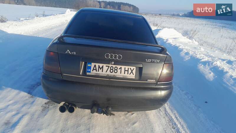 Седан Audi A4 1997 в Кременці
