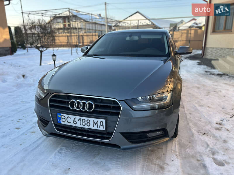 Седан Audi A4 2014 в Мукачевому