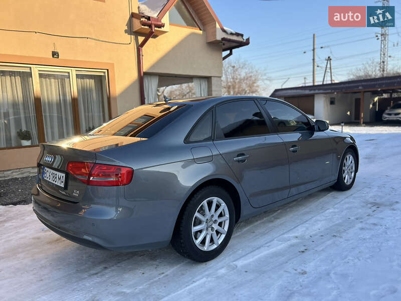 Седан Audi A4 2014 в Мукачевому