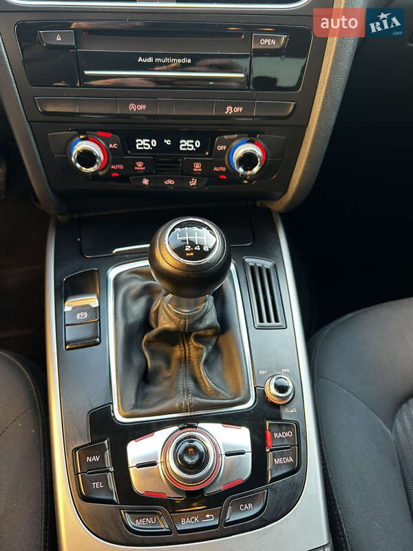 Седан Audi A4 2014 в Мукачевому