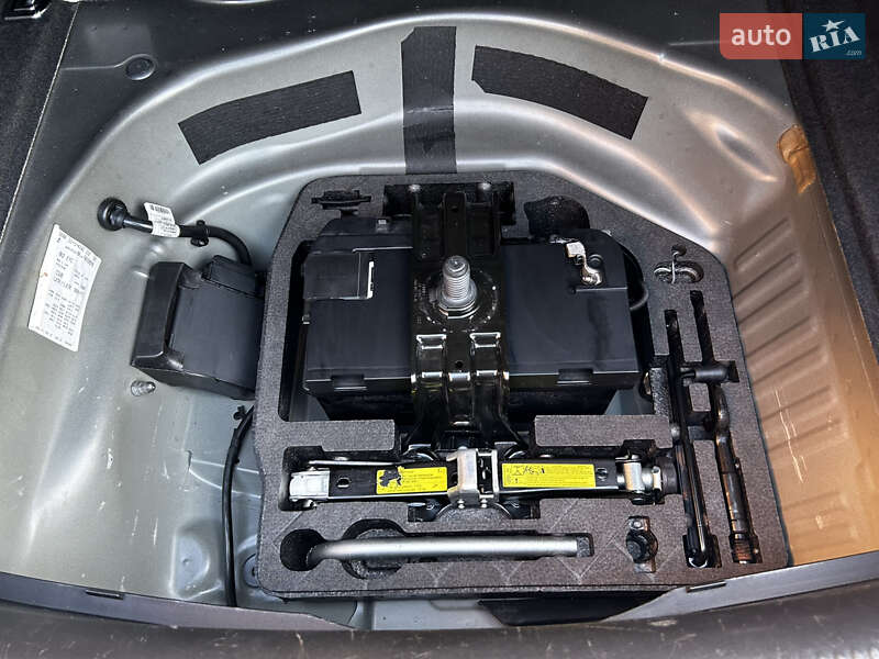 Седан Audi A4 2014 в Мукачевому