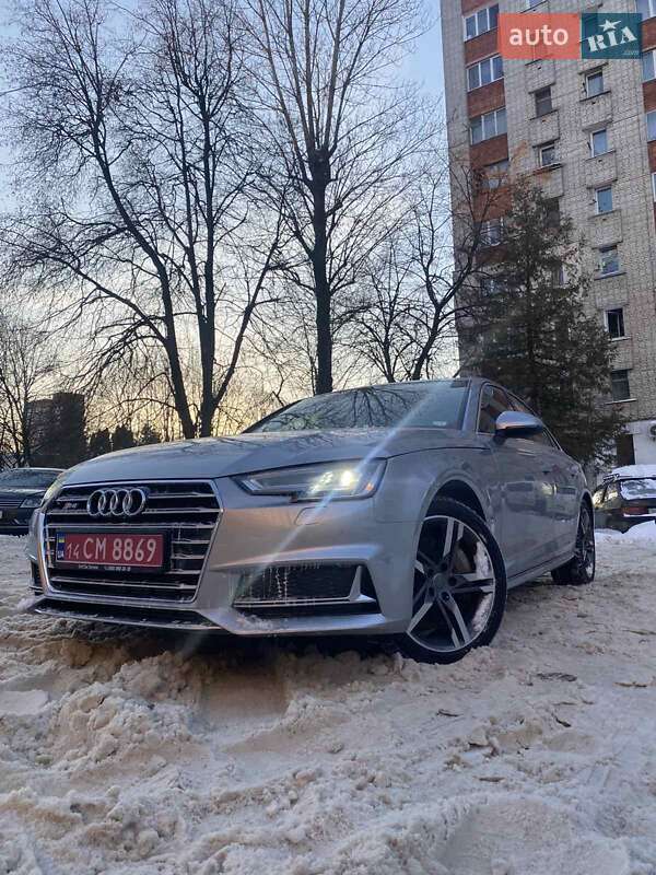 Седан Audi A4 2018 в Львові