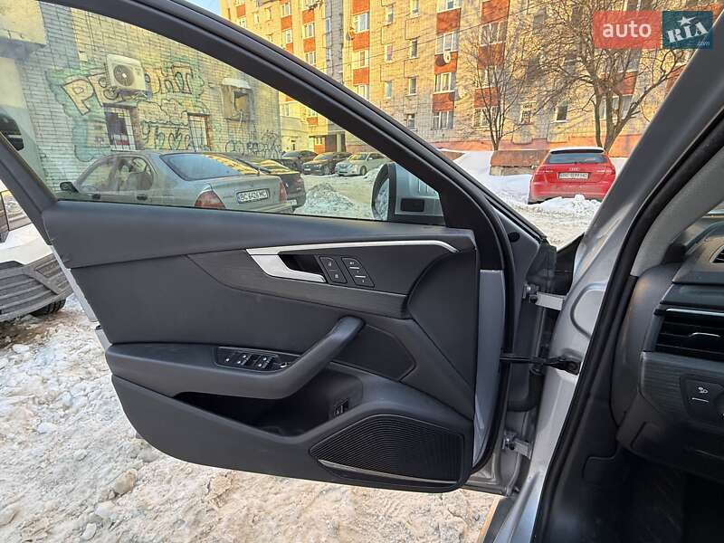 Седан Audi A4 2018 в Львові