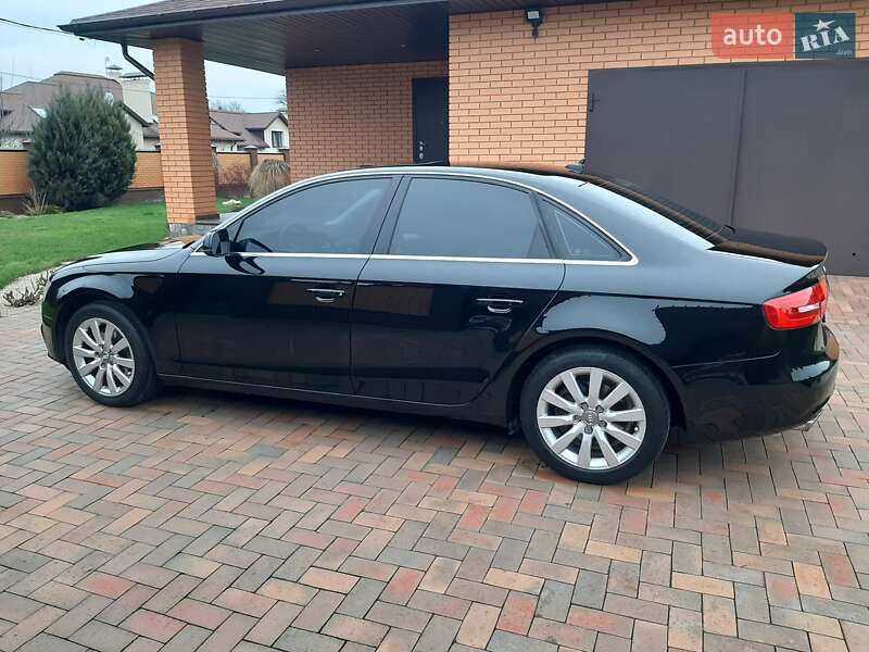 Седан Audi A4 2013 в Полтаві