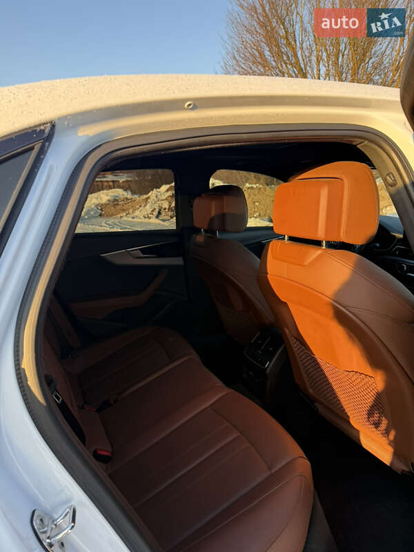 Седан Audi A4 2021 в Луцьку