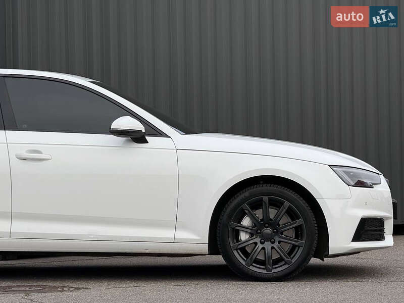 Седан Audi A4 2019 в Киеве