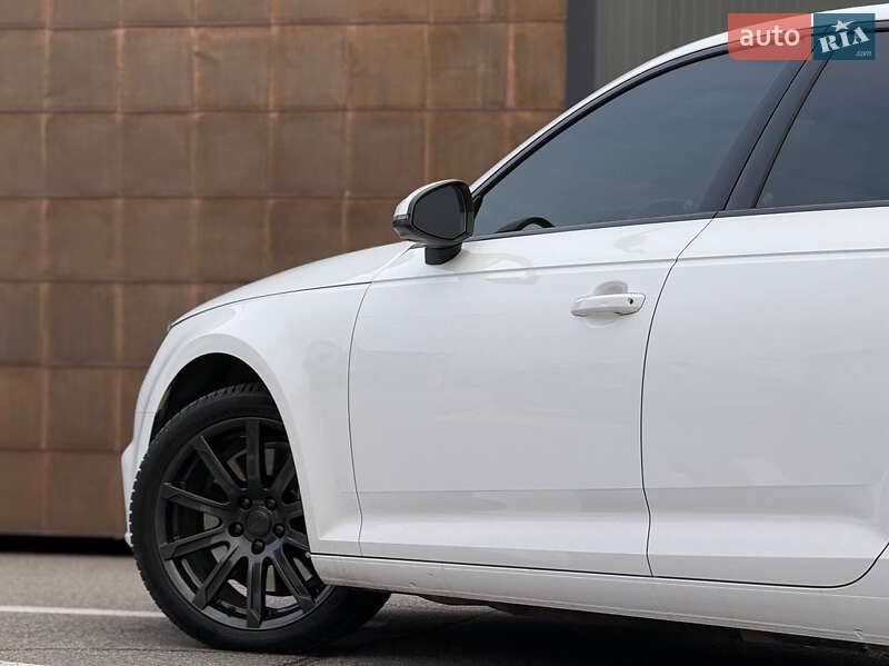 Седан Audi A4 2019 в Киеве