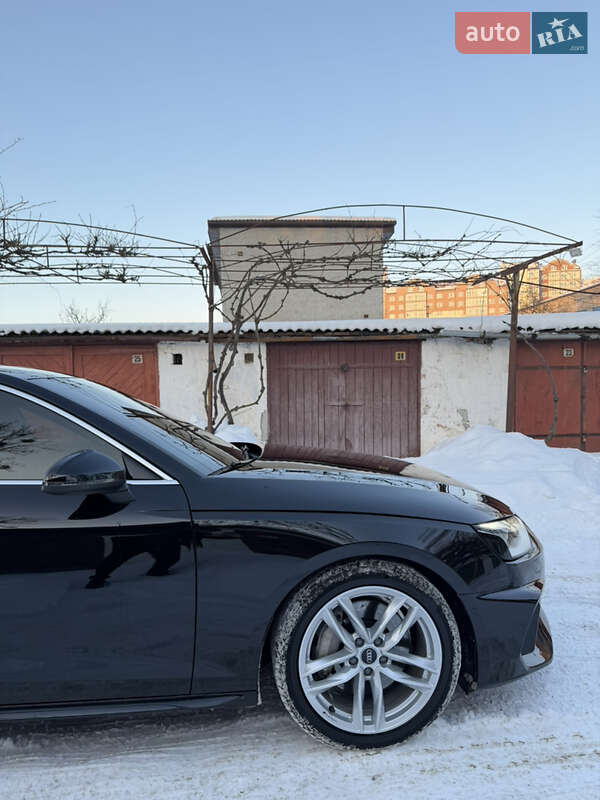 Седан Audi A4 2023 в Ивано-Франковске