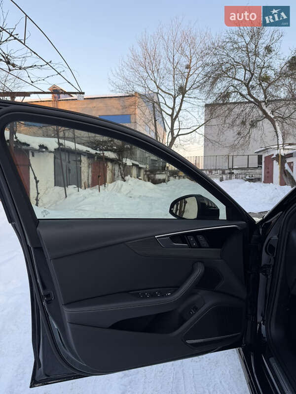 Седан Audi A4 2023 в Ивано-Франковске