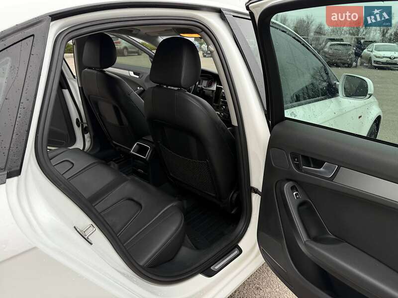 Седан Audi A4 2014 в Дніпрі