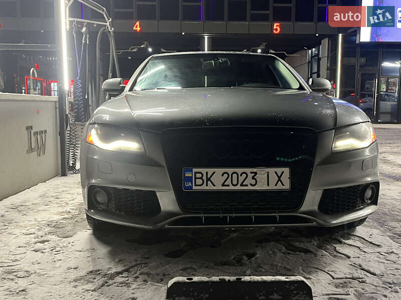 Седан Audi A4 2011 в Ровно