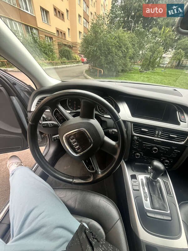 Седан Audi A4 2011 в Ровно