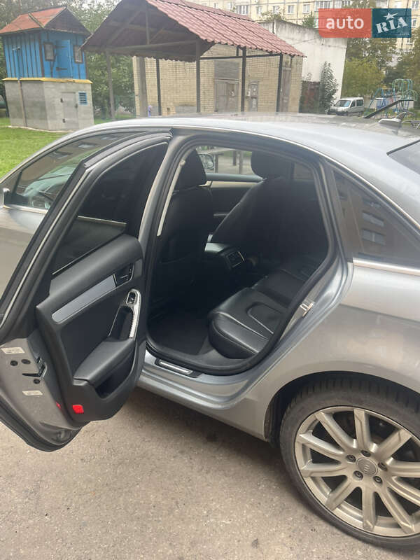 Седан Audi A4 2011 в Ровно