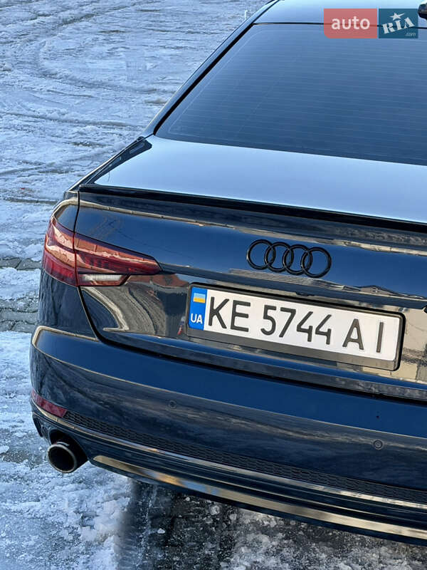 Седан Audi A4 2016 в Ужгороде