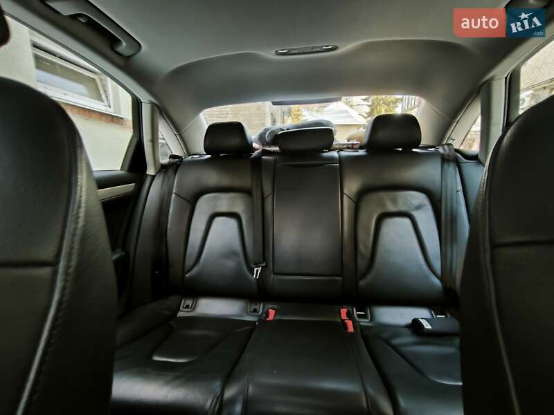 Седан Audi A4 2014 в Львові