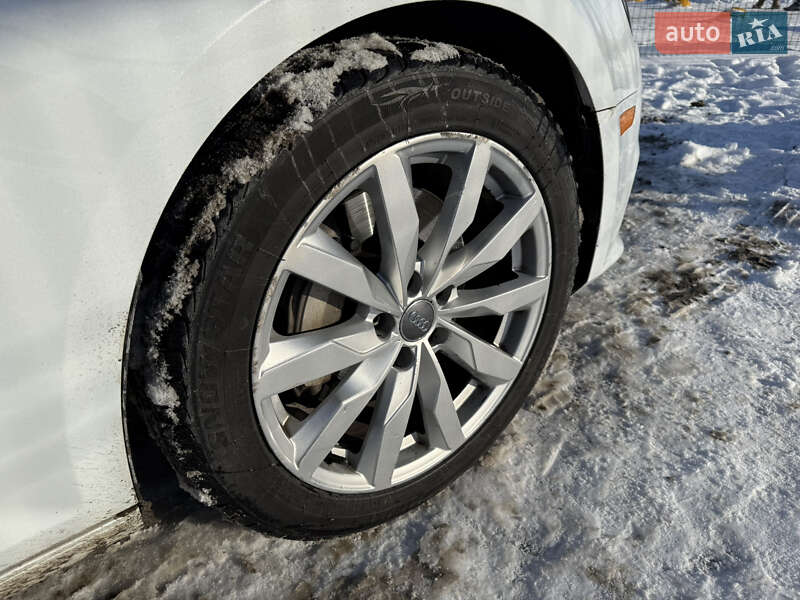 Седан Audi A4 2016 в Киеве