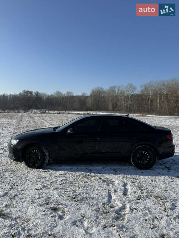 Седан Audi A4 2017 в Полтаві
