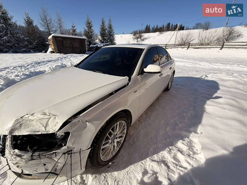 Седан Audi A4 2015 в Славском