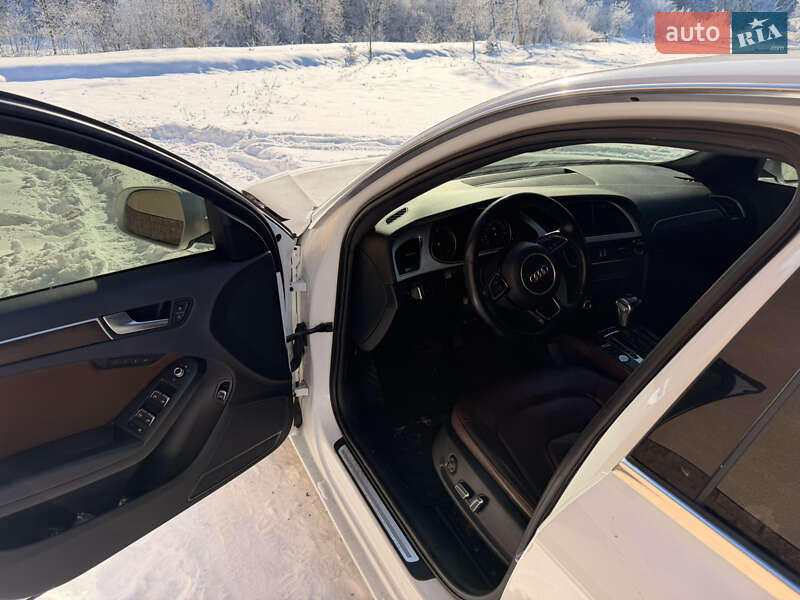 Седан Audi A4 2015 в Славском