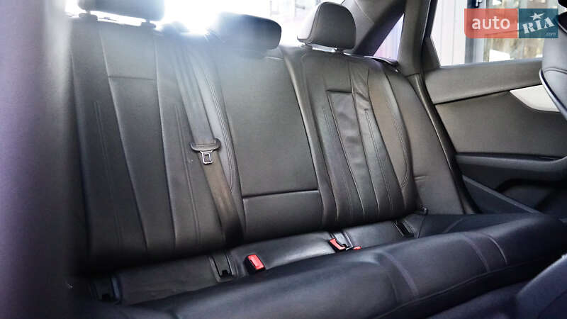 Седан Audi A4 2016 в Львове