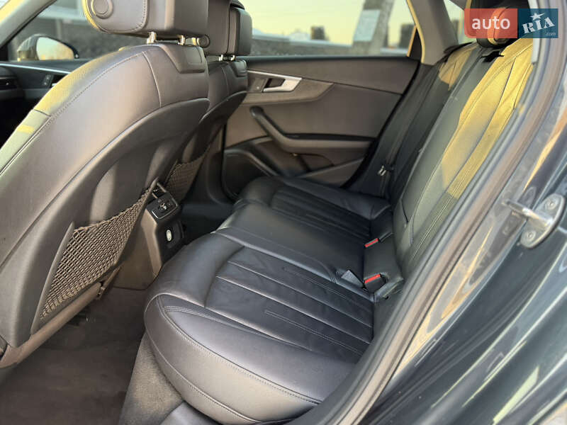 Седан Audi A4 2016 в Киеве