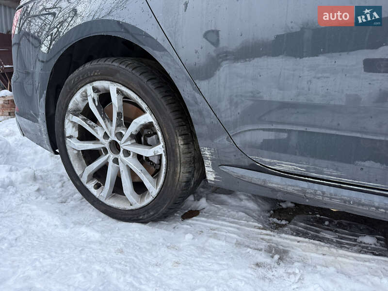 Седан Audi A4 2019 в Яворові