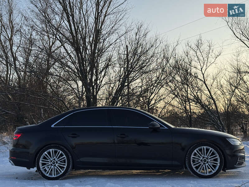 Седан Audi A4 2019 в Киеве