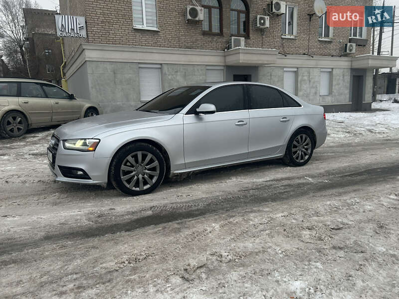 Седан Audi A4 2013 в Запоріжжі