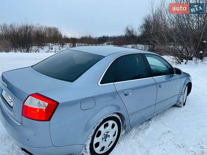 Седан Audi A4 2004 в Надворной