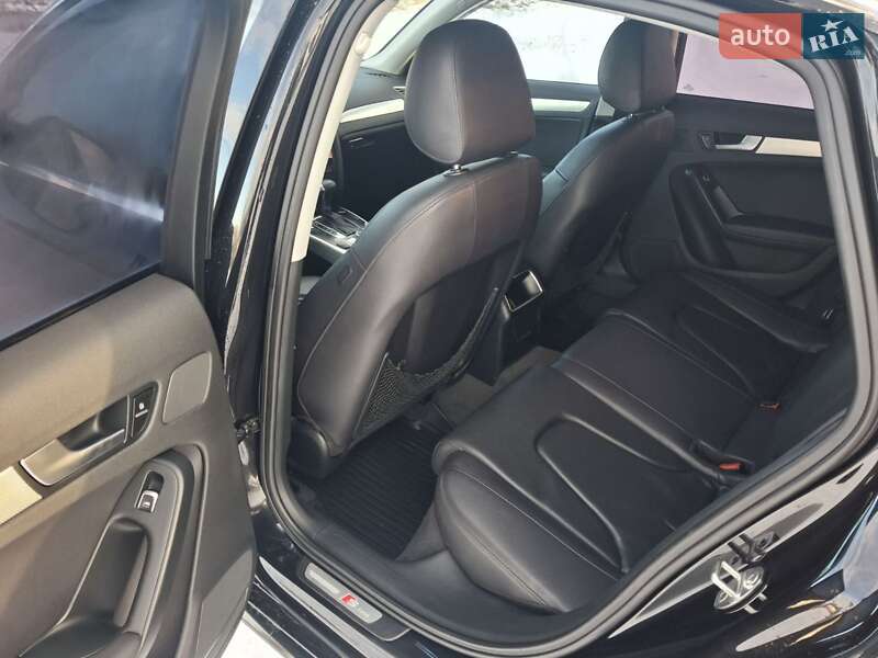 Седан Audi A4 2013 в Каменец-Подольском