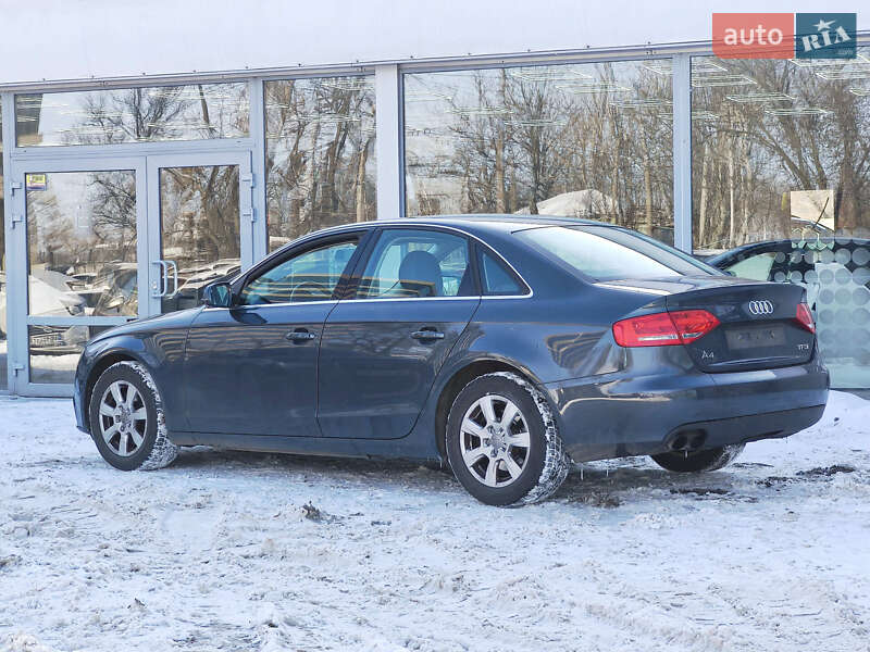 Седан Audi A4 2010 в Дніпрі