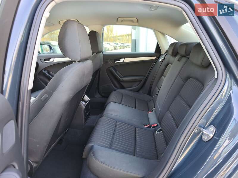 Седан Audi A4 2010 в Дніпрі