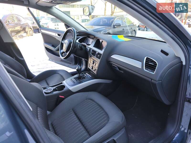 Седан Audi A4 2010 в Дніпрі