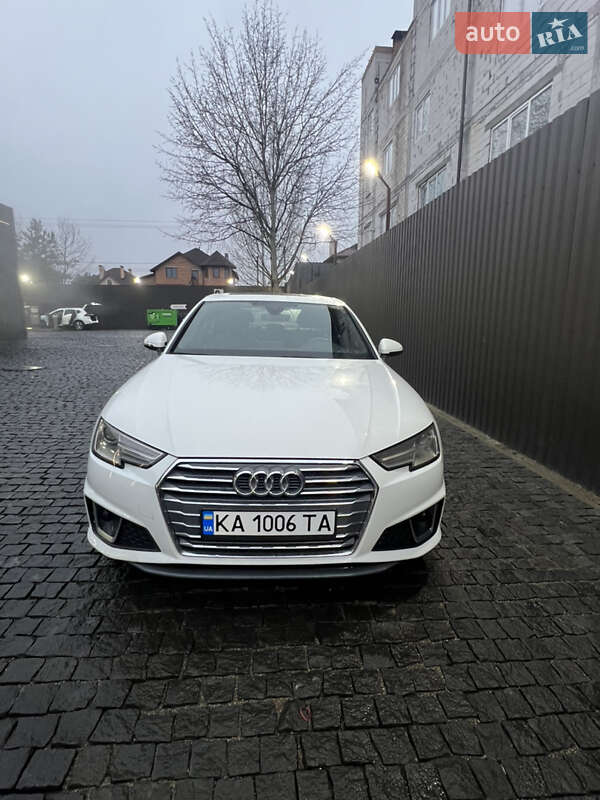 Седан Audi A4 2018 в Киеве