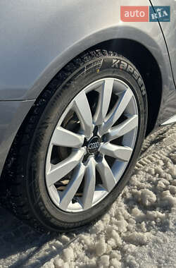 Седан Audi A4 2014 в Львове