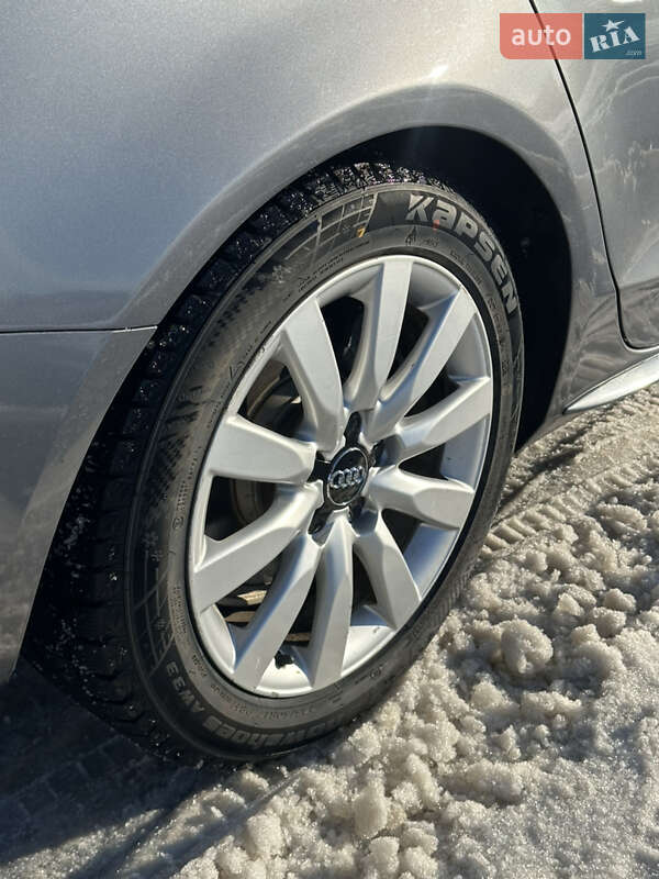Седан Audi A4 2014 в Львові