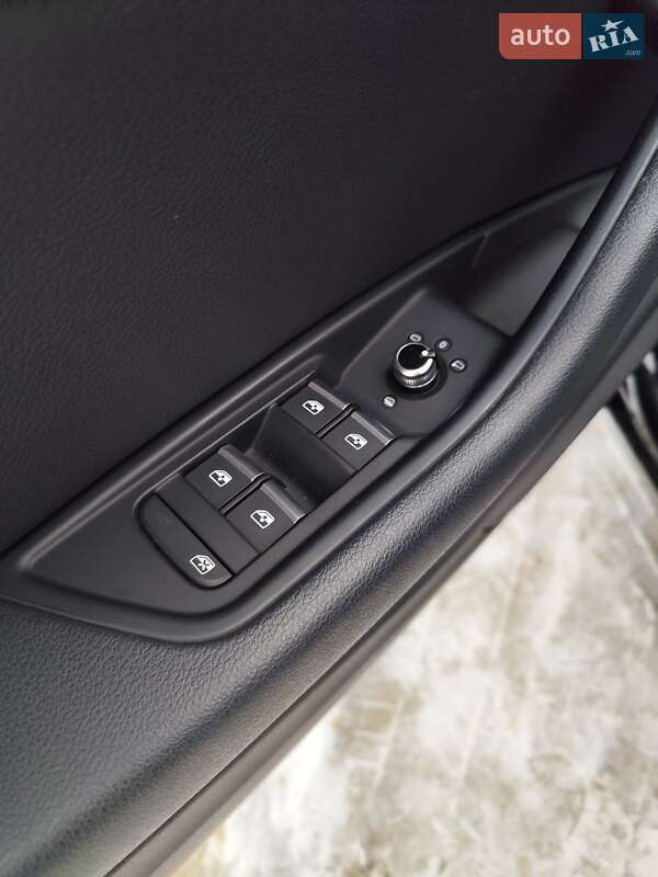 Седан Audi A4 2017 в Чернігові