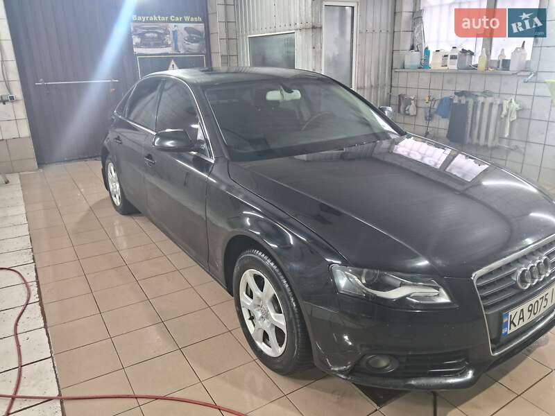 Седан Audi A4 2010 в Києві