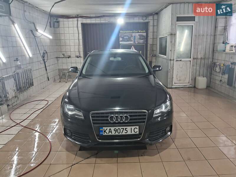 Седан Audi A4 2010 в Києві