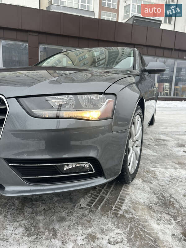 Седан Audi A4 2014 в Ивано-Франковске