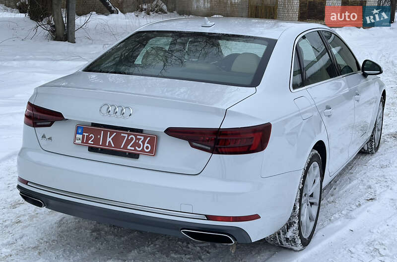 Седан Audi A4 2018 в Рівному