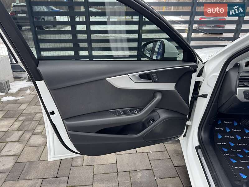 Седан Audi A4 2020 в Рівному