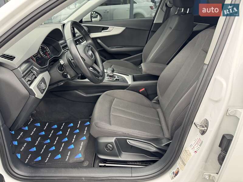 Седан Audi A4 2020 в Рівному
