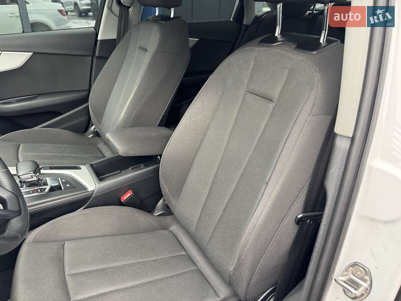 Седан Audi A4 2020 в Рівному