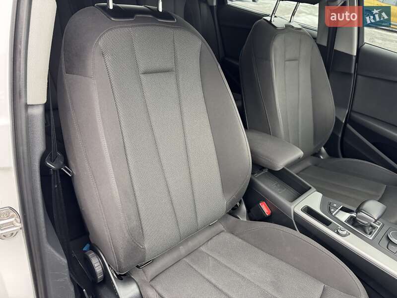 Седан Audi A4 2020 в Рівному