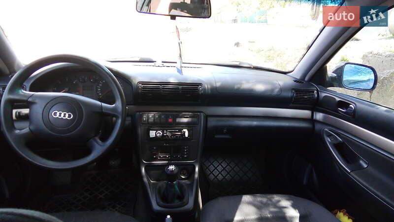 Седан Audi A4 1999 в Измаиле