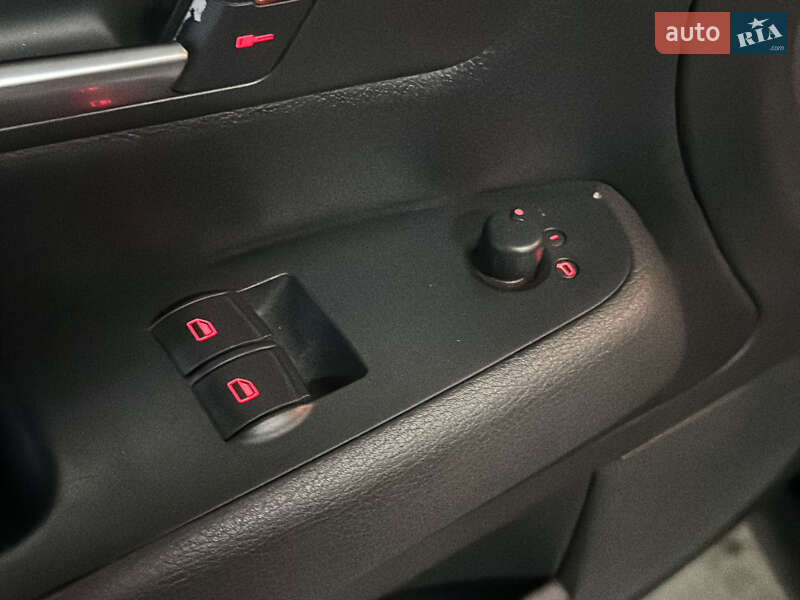 Седан Audi A4 2005 в Днепре