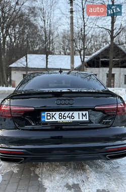 Седан Audi A4 2022 в Львове