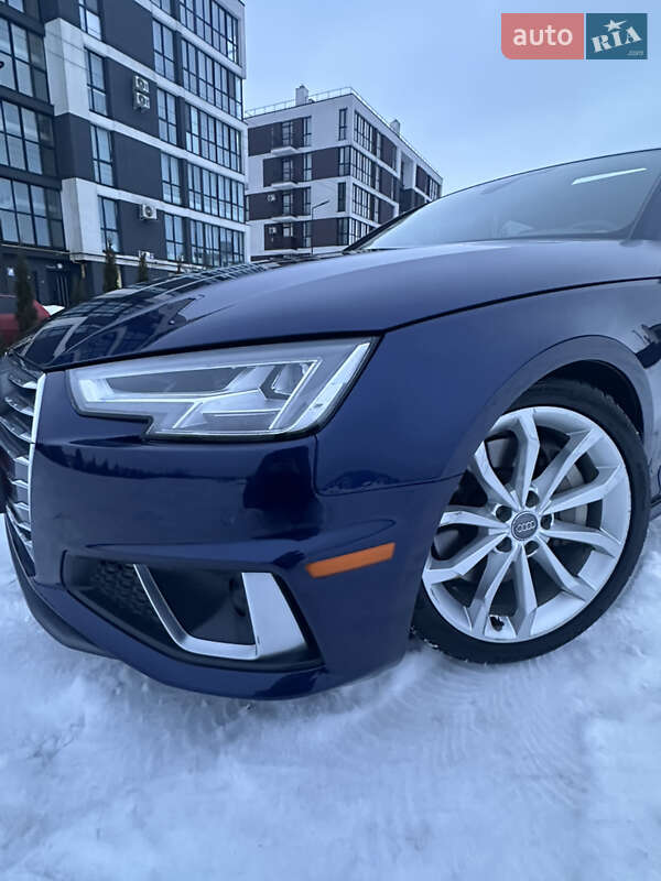 Седан Audi A4 2018 в Львові