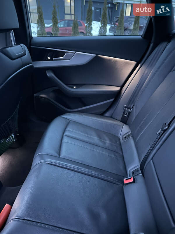 Седан Audi A4 2018 в Львові